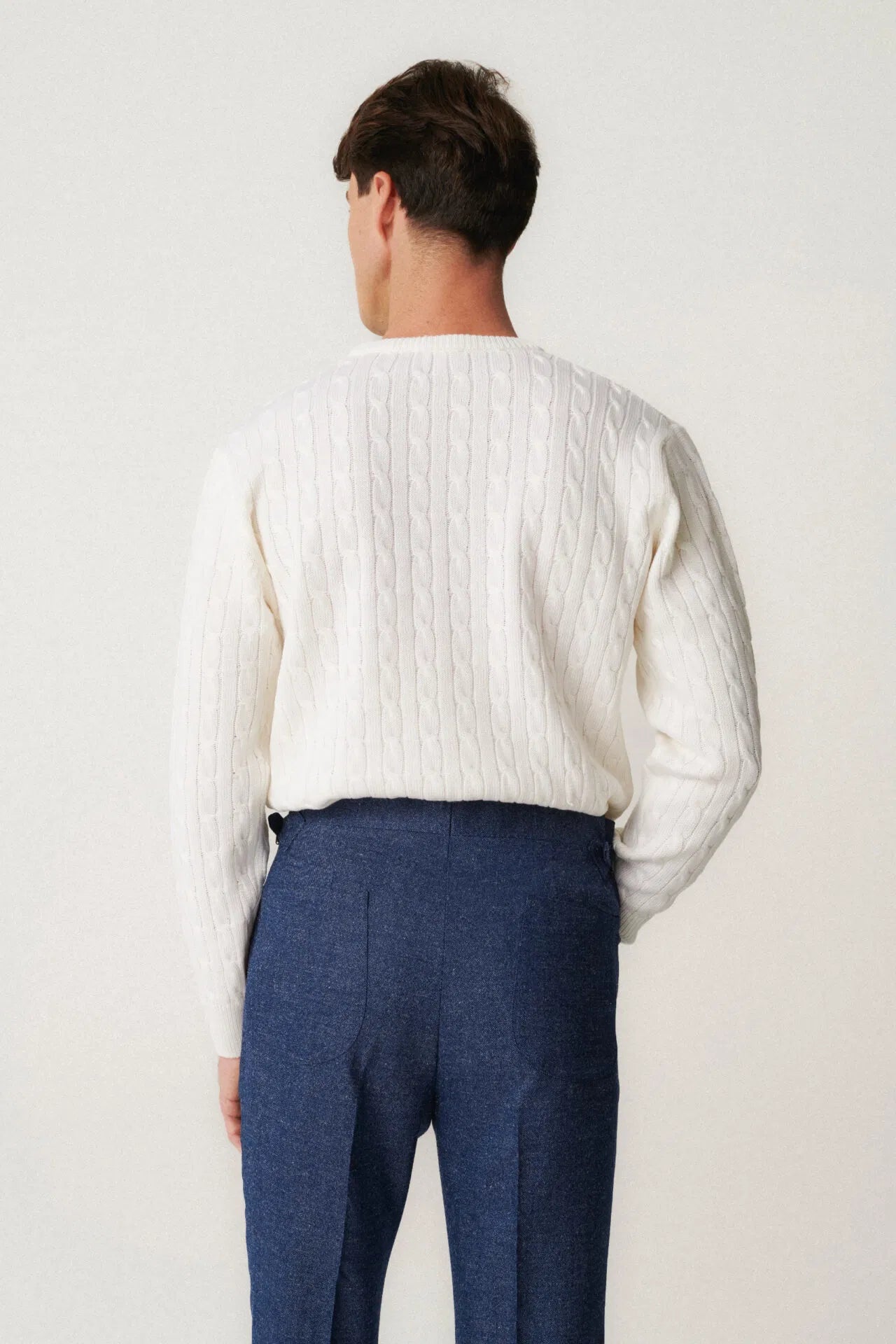 Interwoven roundneck