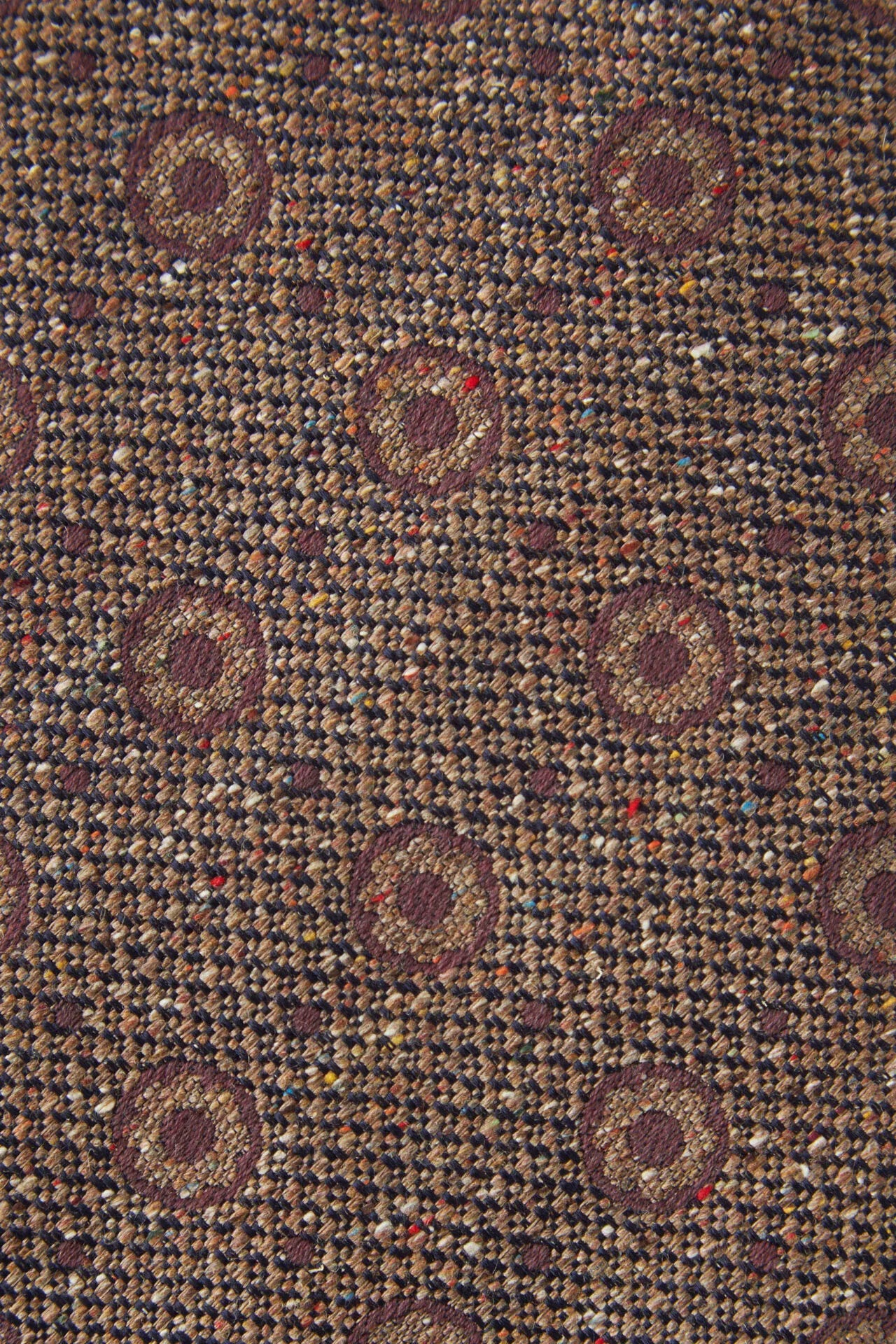Geometric pattern tie made of raw silk, lined
