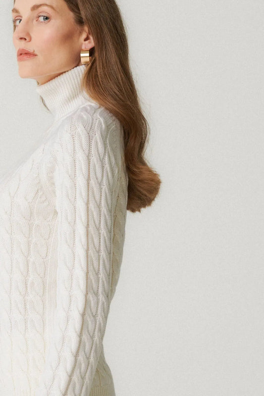White cable knit wool turtleneck