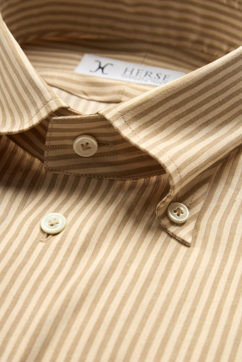 Linen striped shirt with a cutaway collar