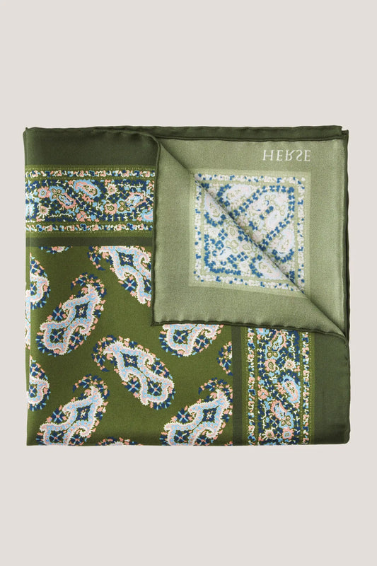 Zielona poszetka w regularny wzór paisley