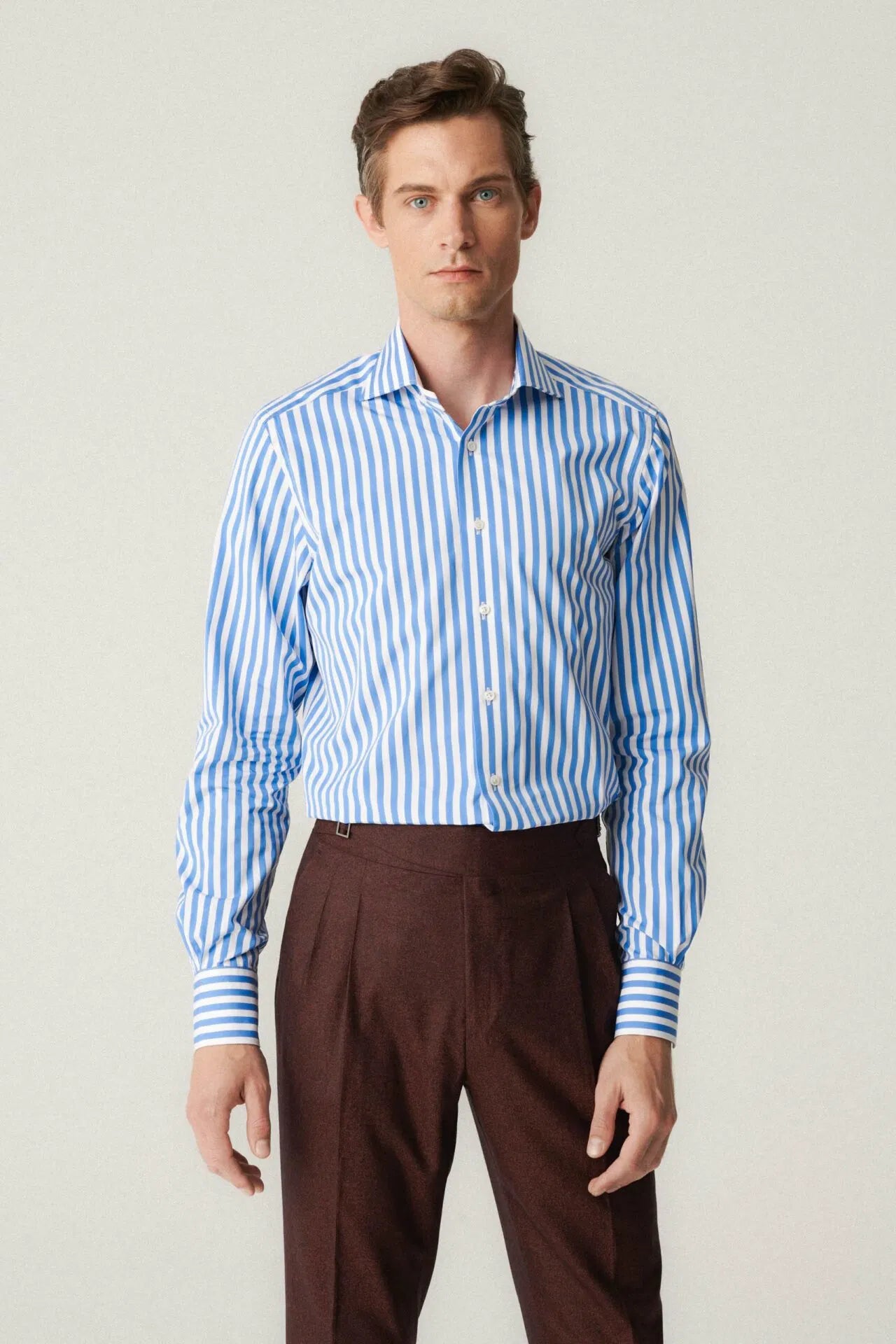 Chemise à fines rayures Thomas Mason avec col mi-mollet