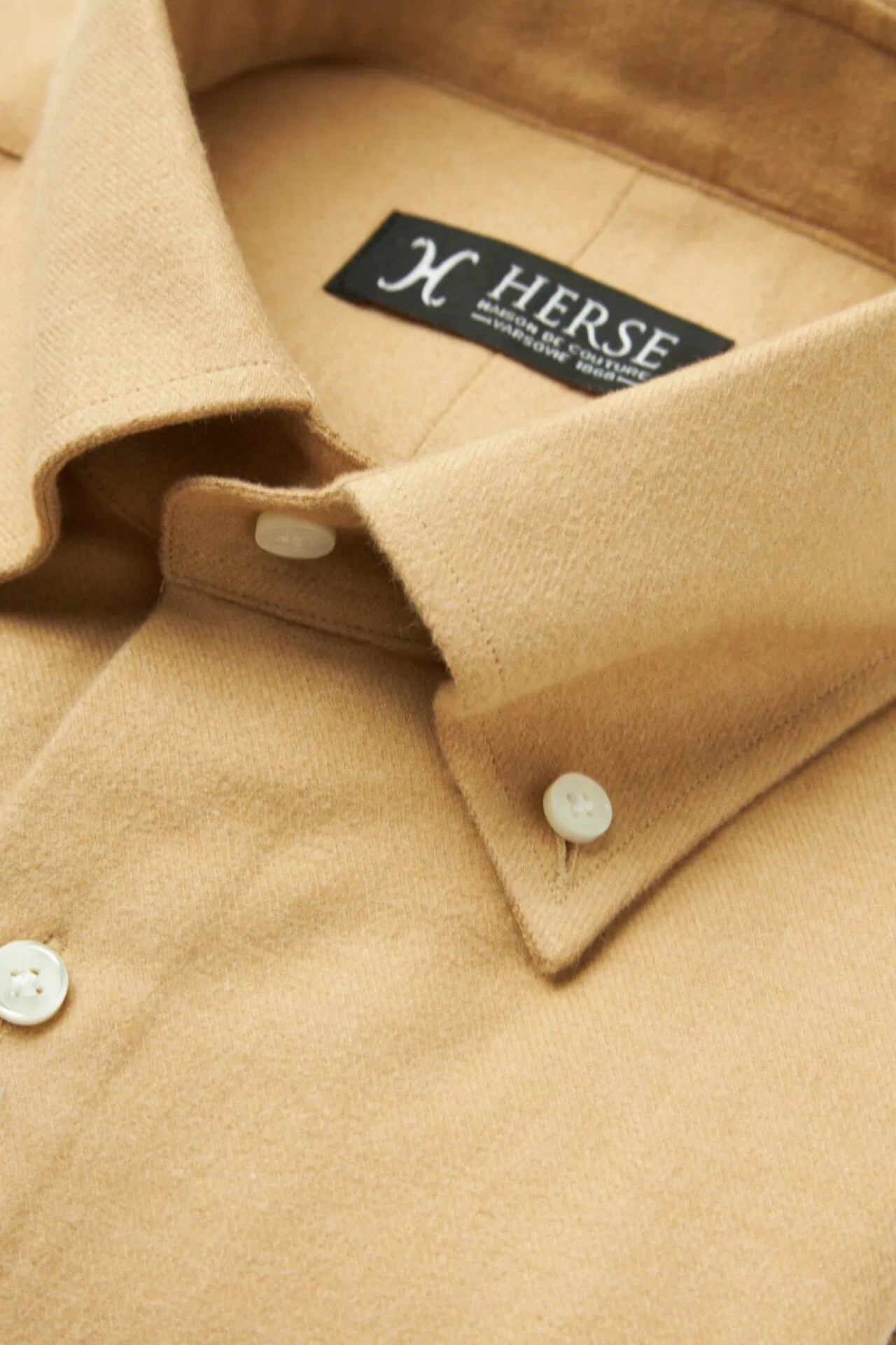 Beżowa flanelowa koszula z kołnierzem button down