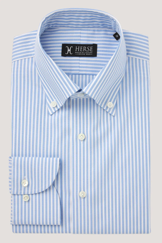 Błękitna koszula w prążek z kołnierzem button down