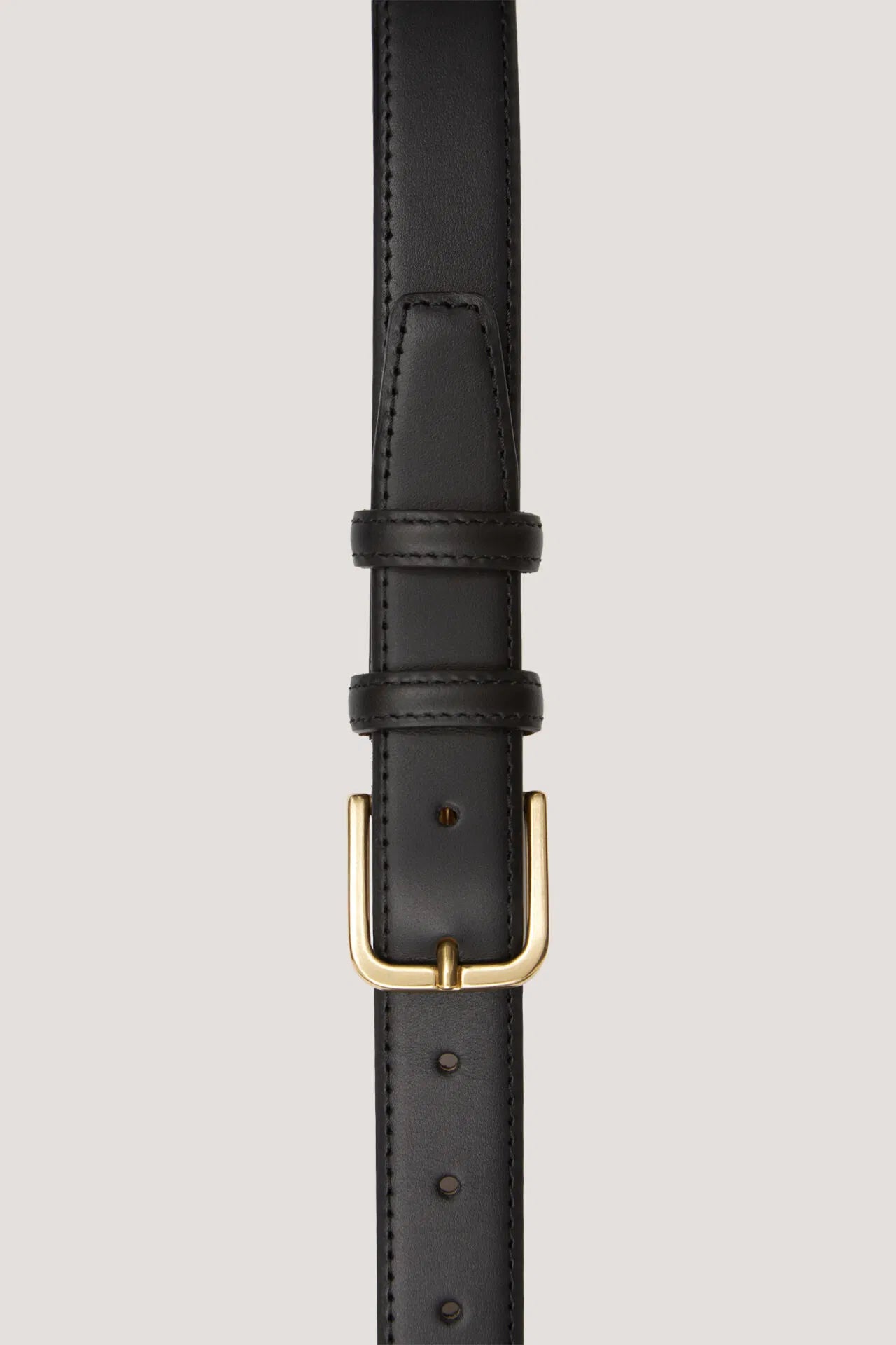 Ceinture formelle noire avec boucle dorée