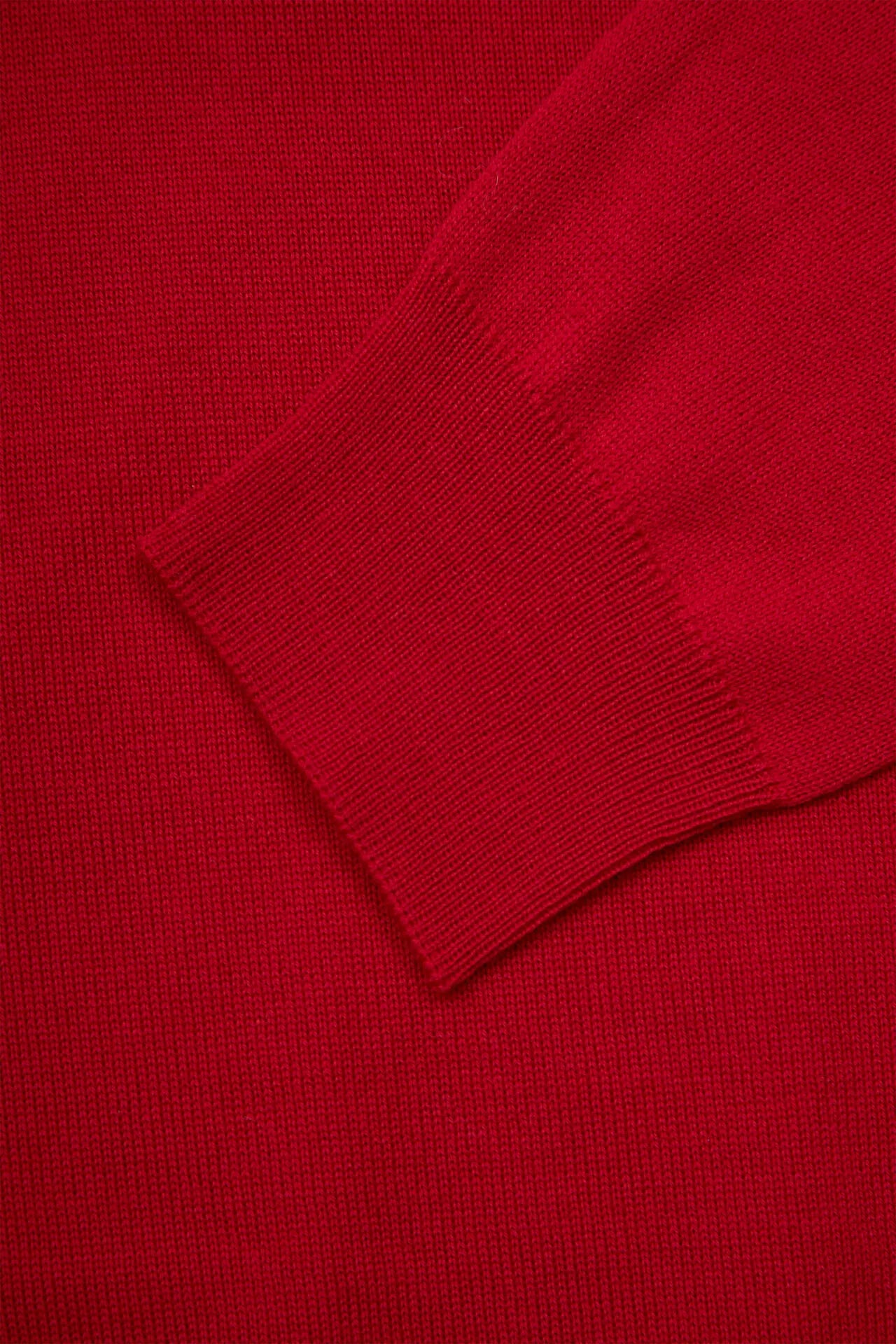 Czerwony sweter z zamkiem pod szyję