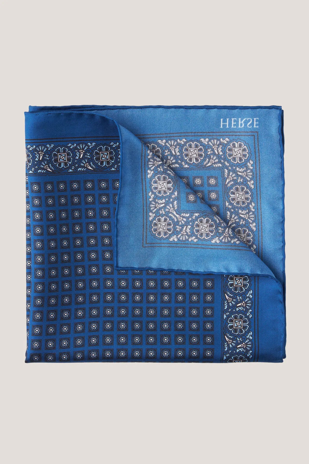 Pochette en soie à petit motif