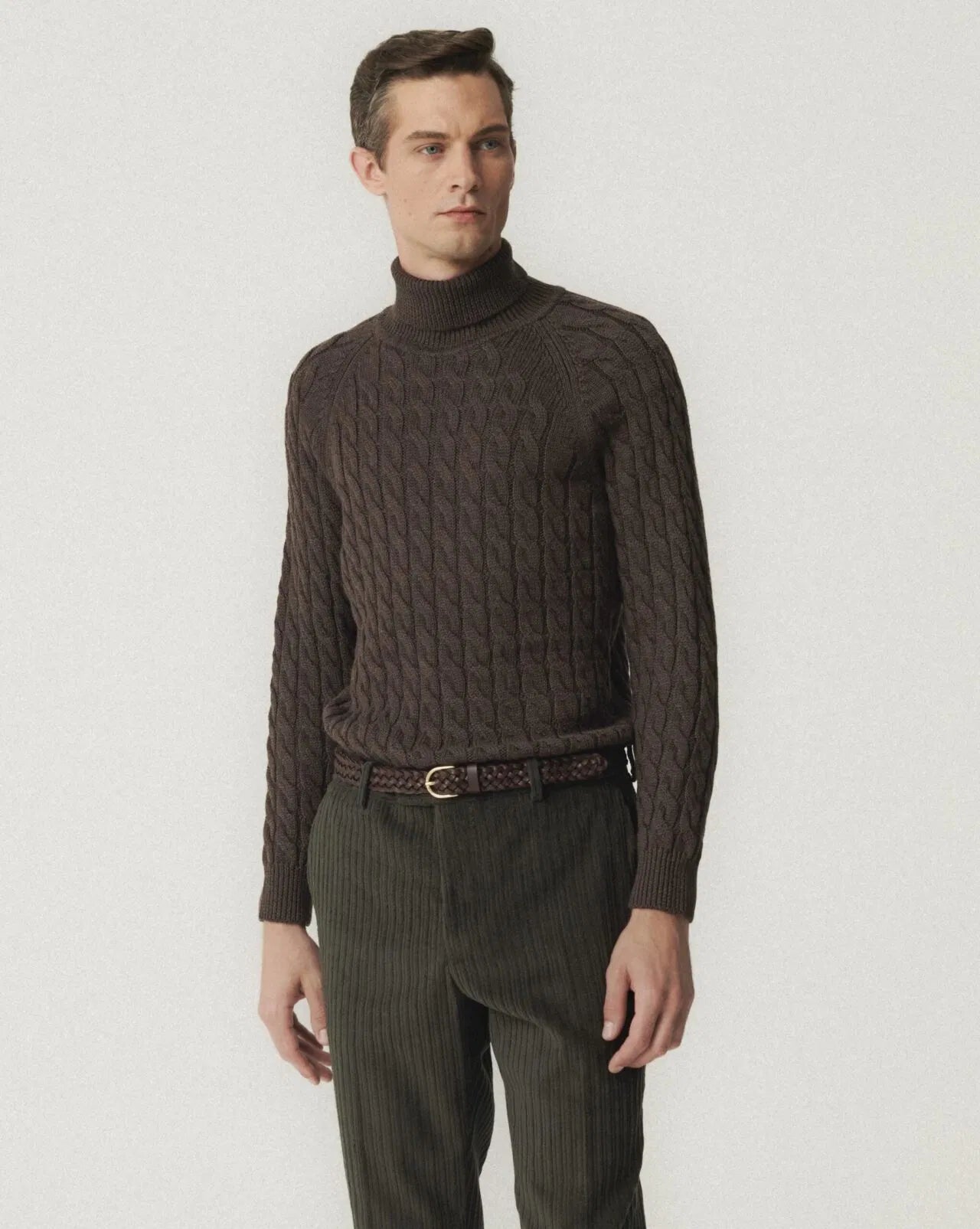 Col roulé en maille torsadée marron