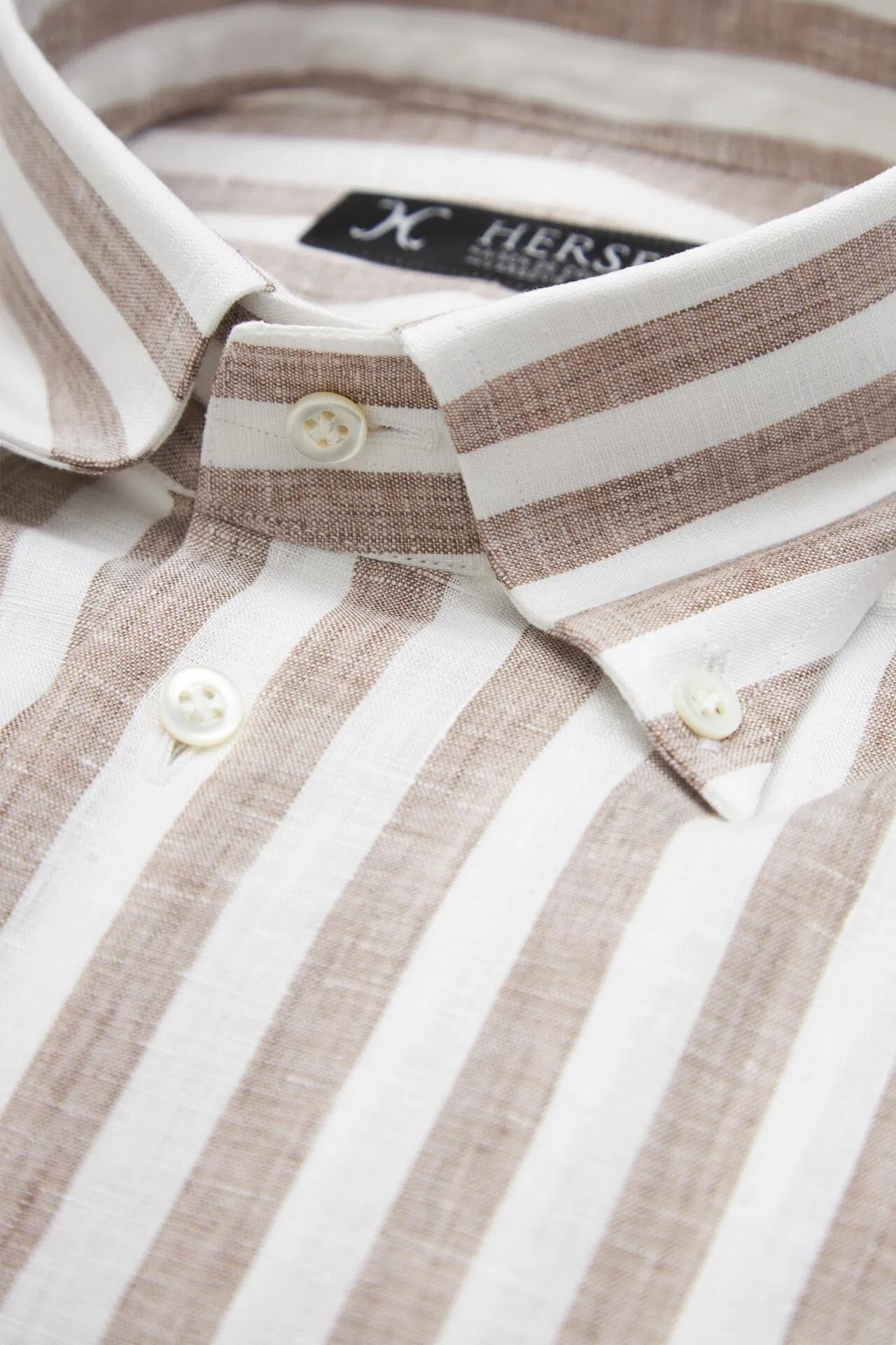 Chemise boutonnée en lin marron à rayures