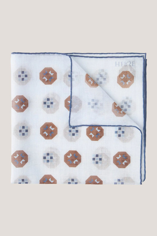 Biała poszetka we wzór geometryczny