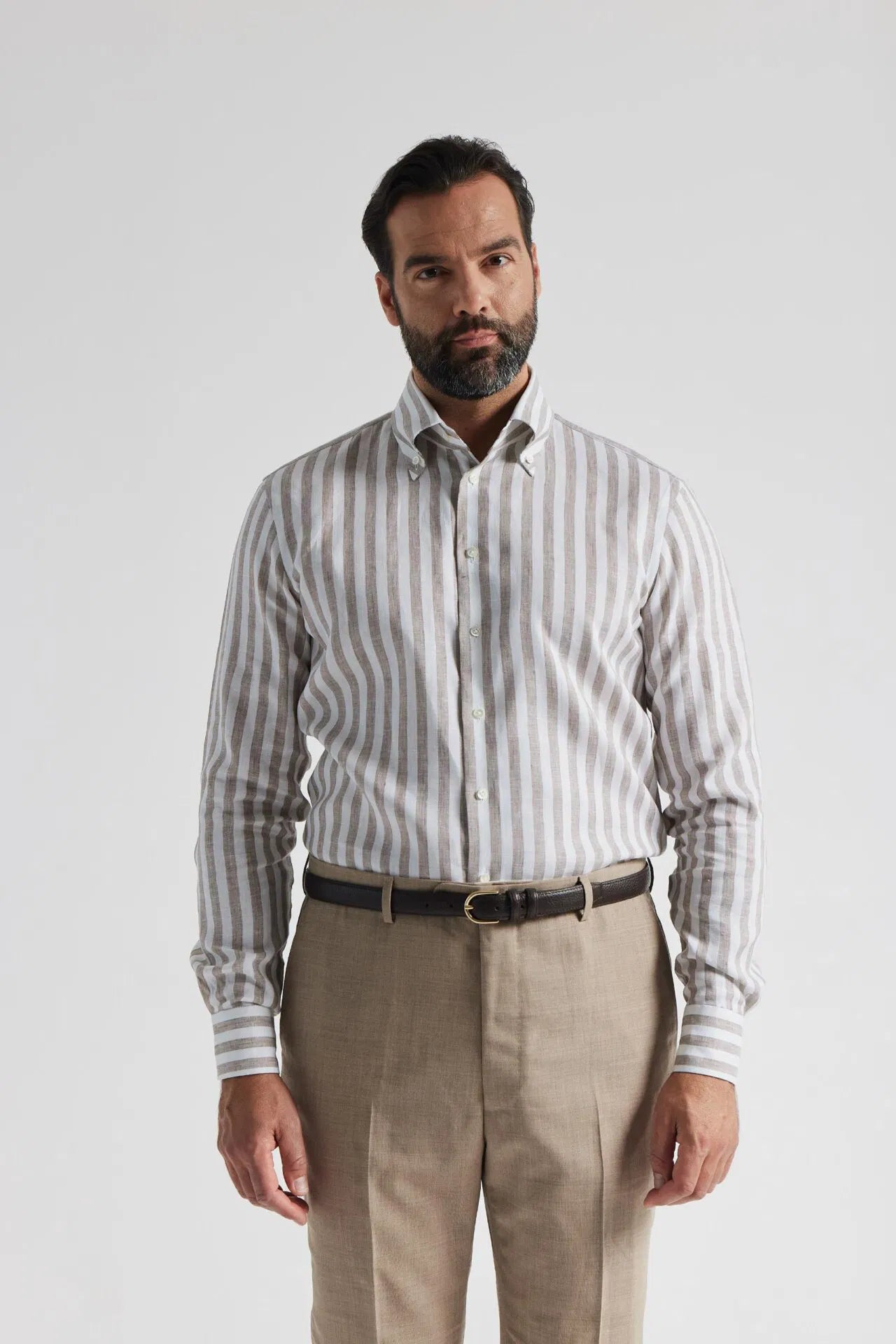Chemise boutonnée en lin marron à rayures