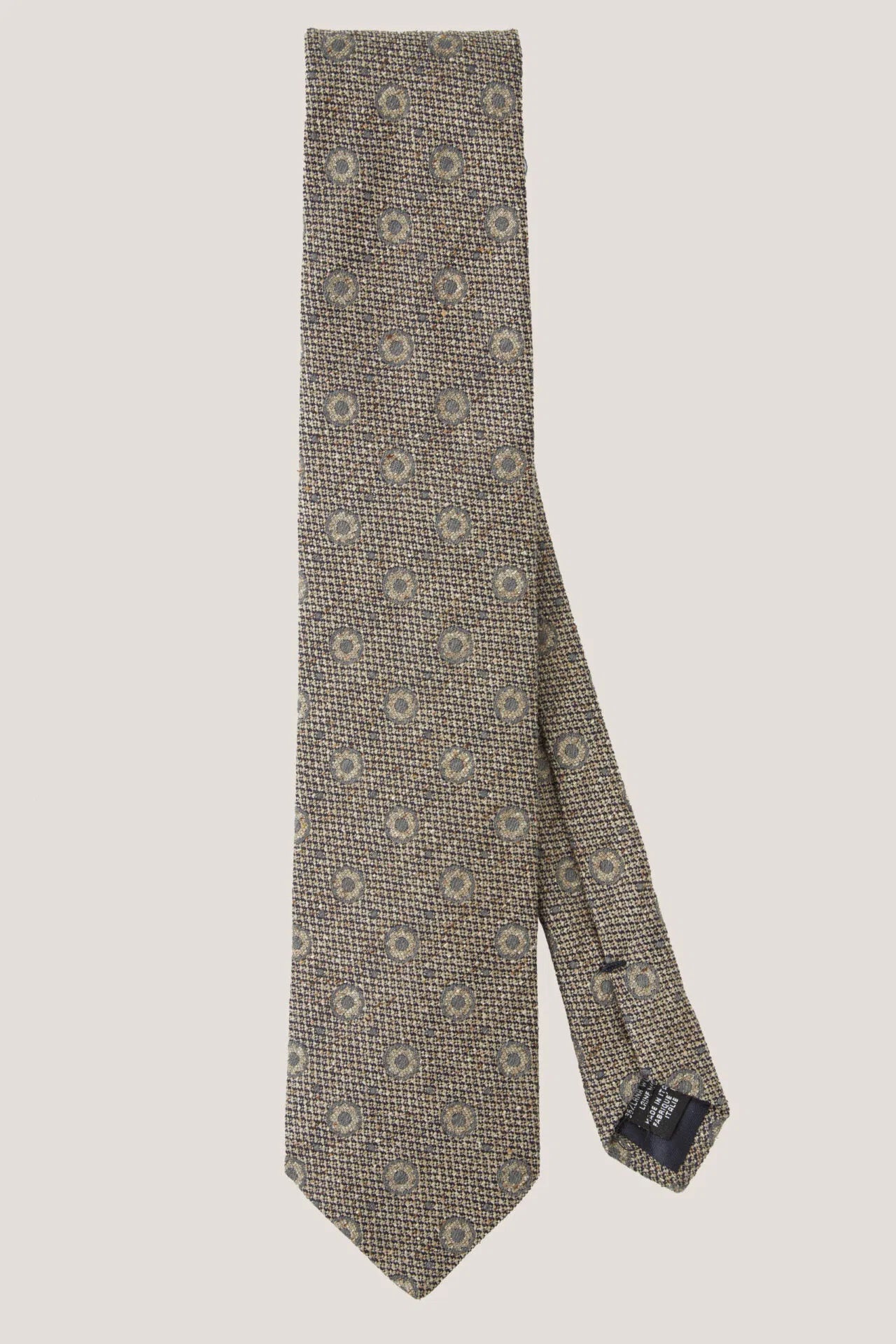 Geometric pattern tie made of raw silk, lined