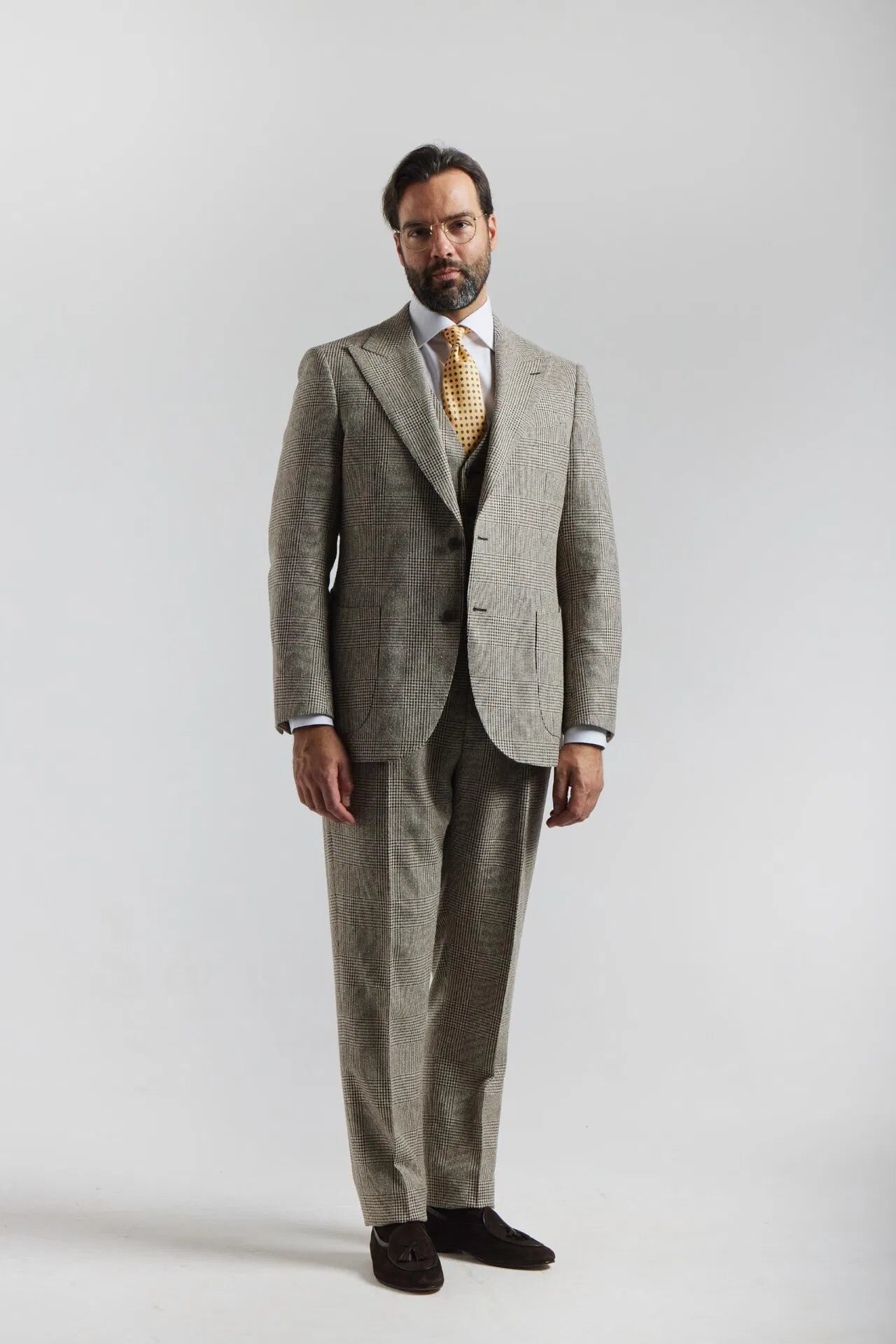 Costume trois pièces à carreaux beige et marron par PoW
