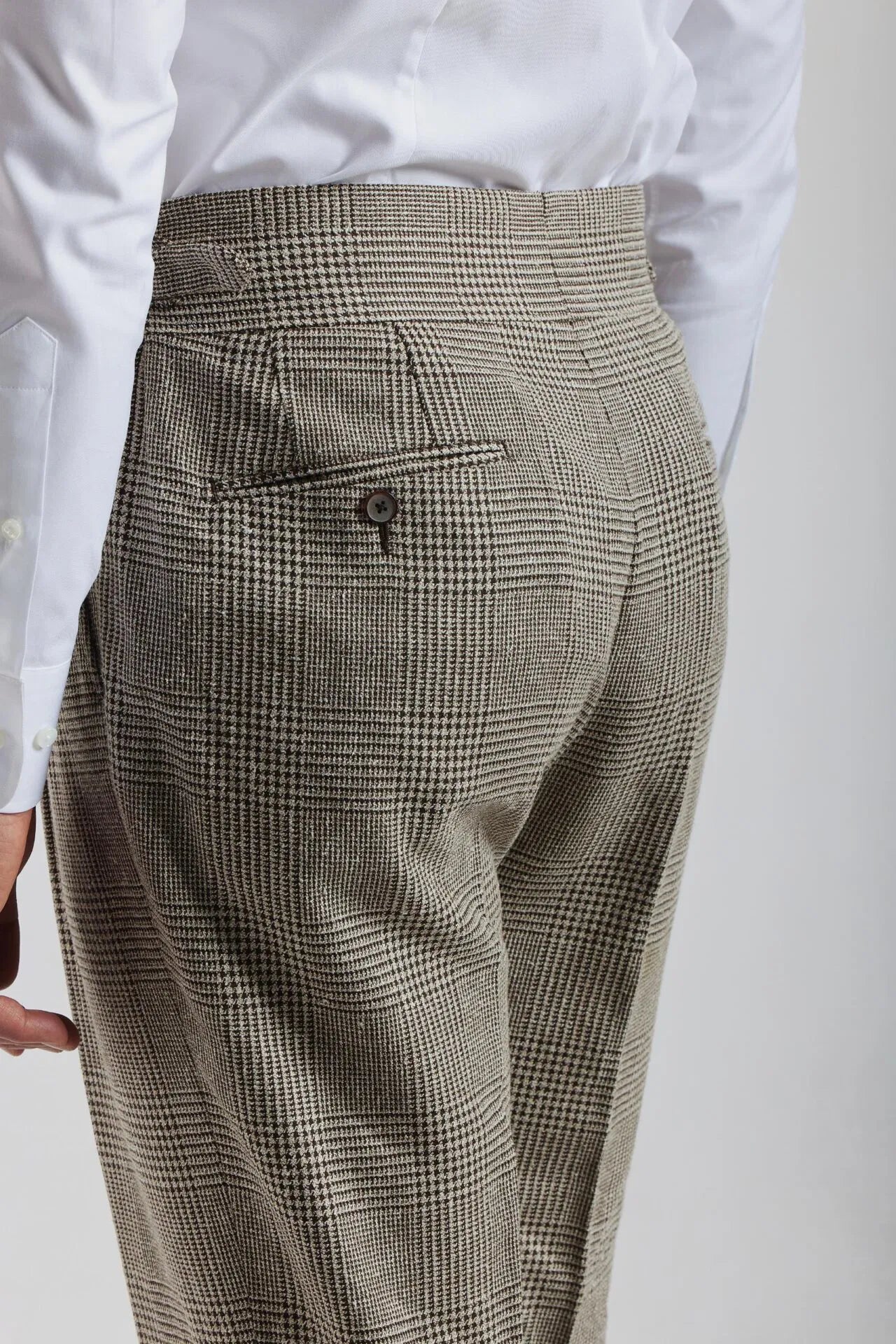 Costume trois pièces à carreaux beige et marron par PoW