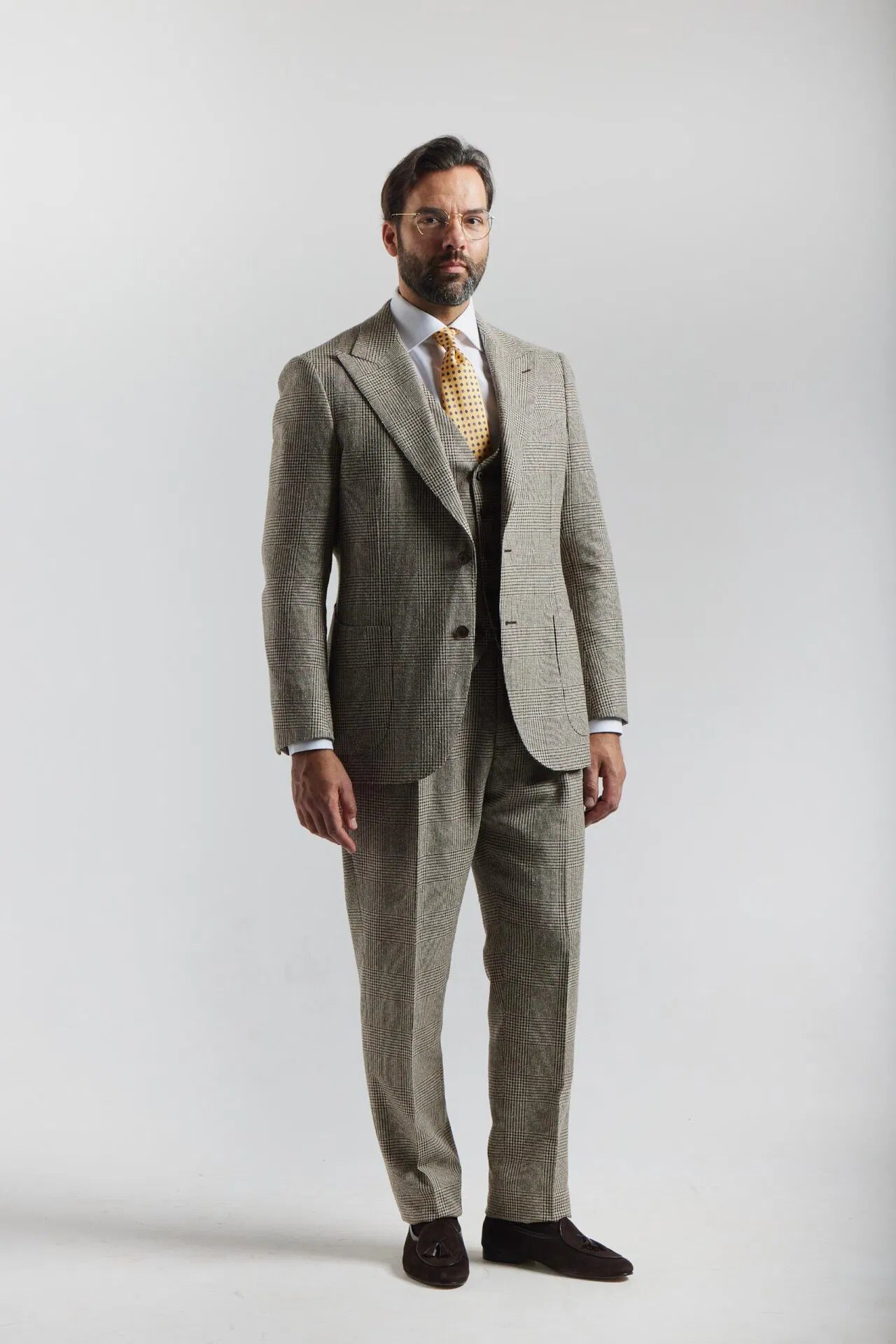 Costume trois pièces à carreaux beige et marron par PoW