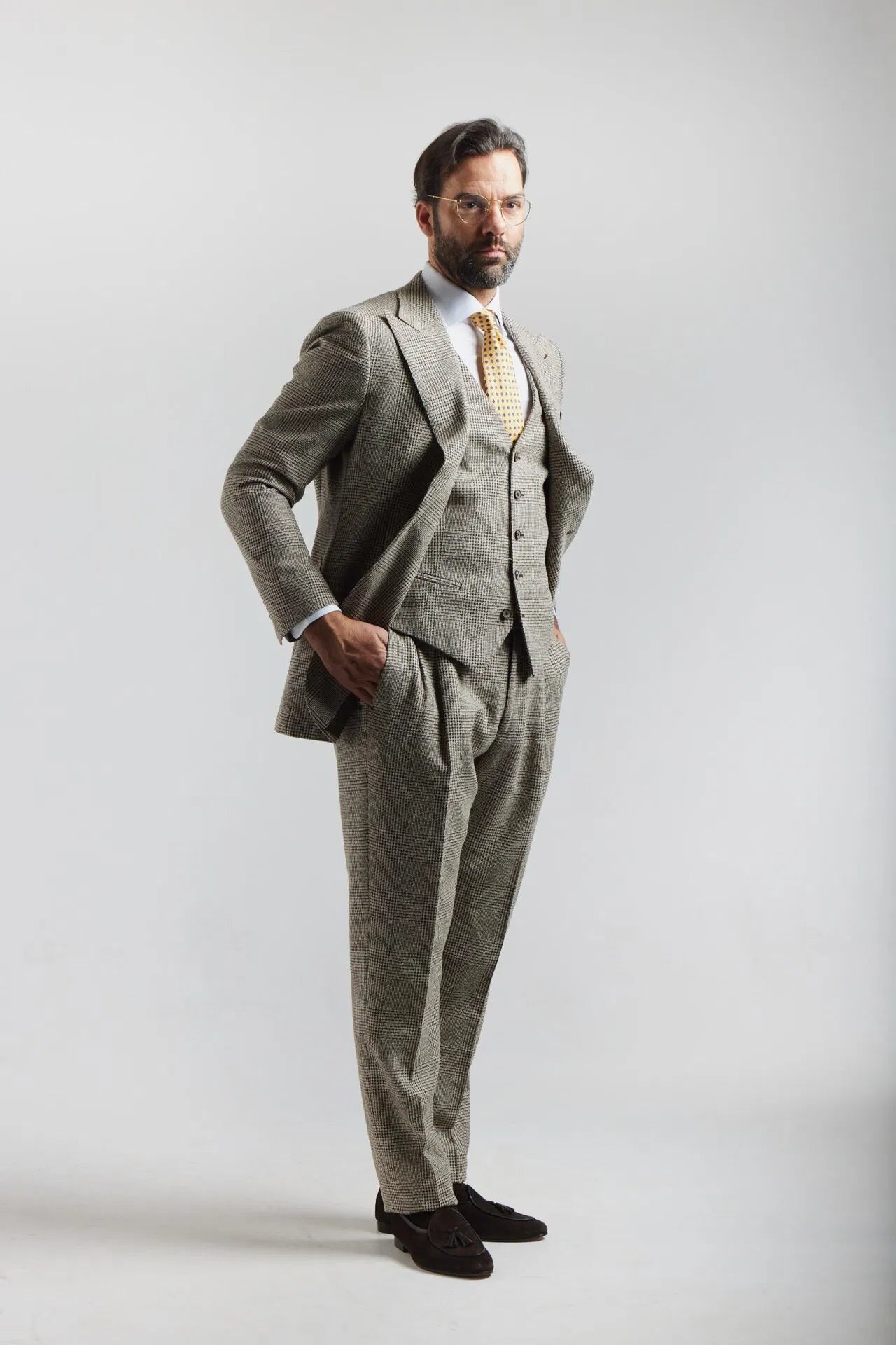 Costume trois pièces à carreaux beige et marron par PoW