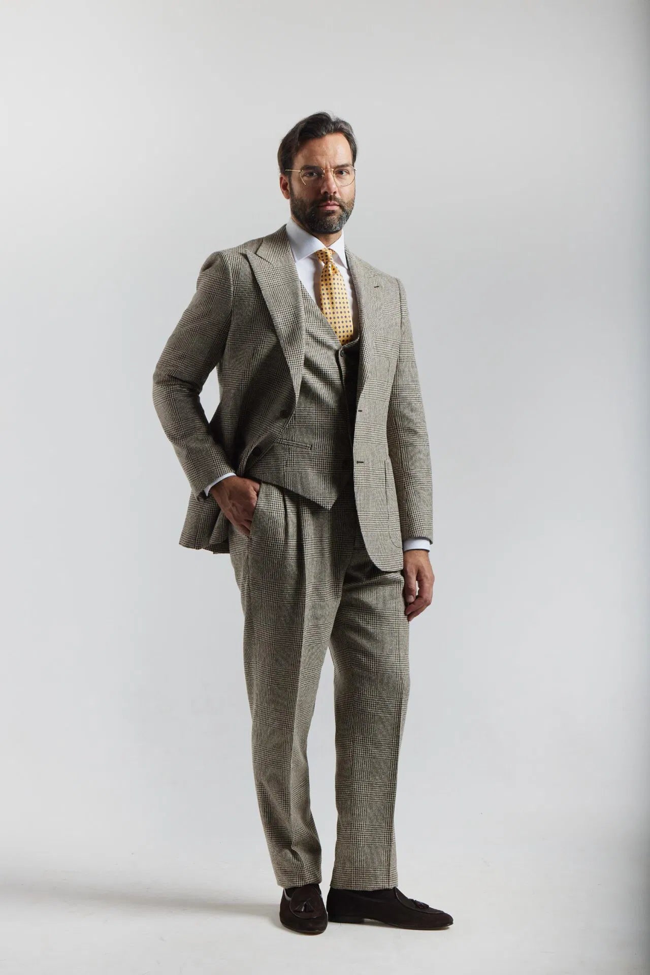 Costume trois pièces à carreaux beige et marron par PoW