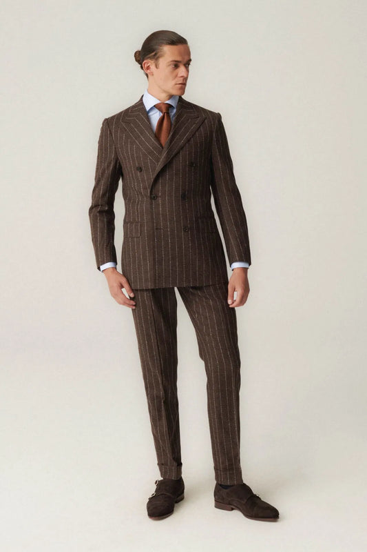 Costume en flanelle marron à fines rayures