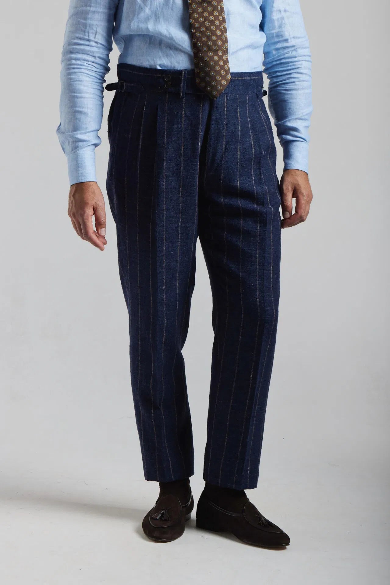 Navy blue double-breasted suit in Ferla fabric with a pinstripe pattern