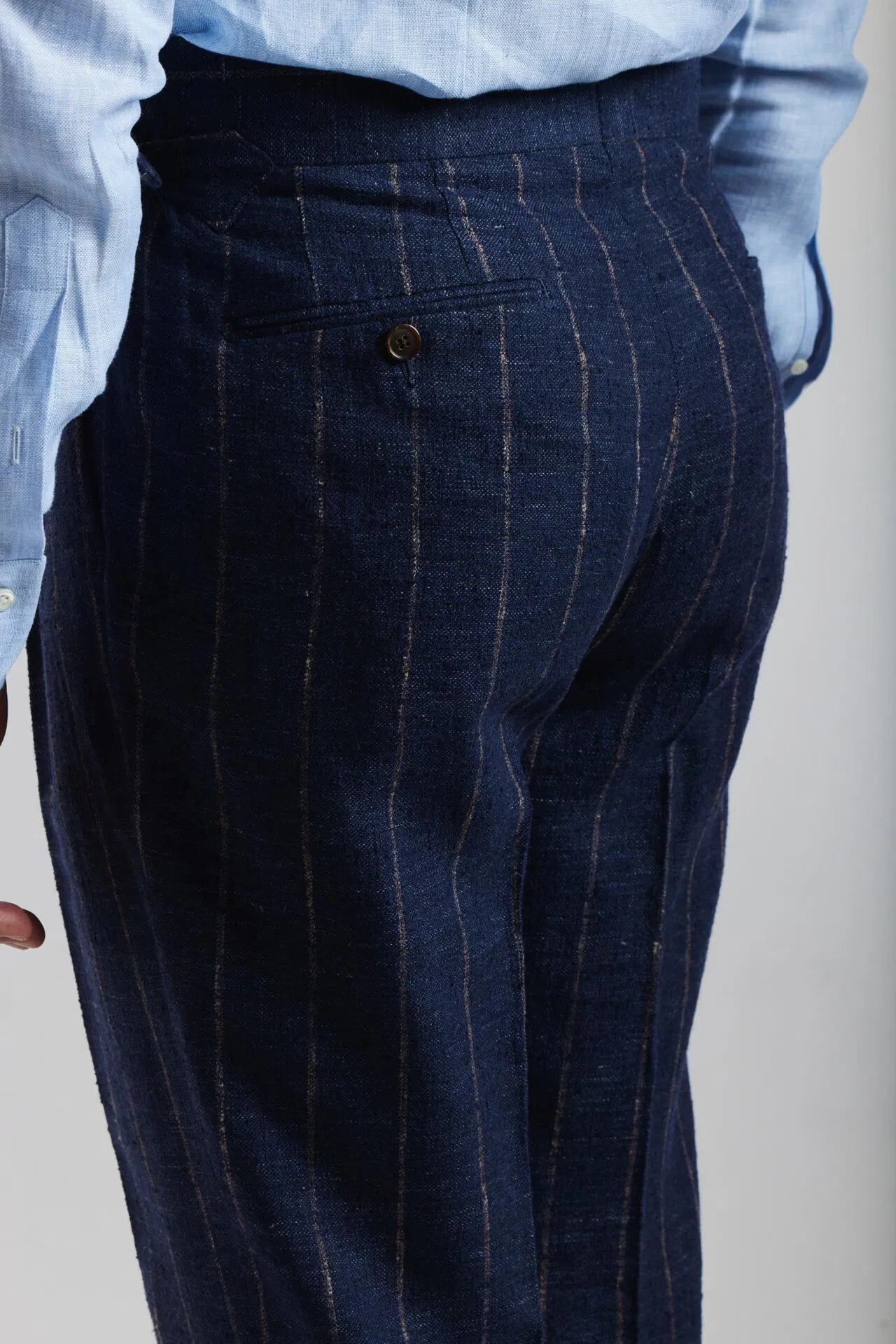 Navy blue double-breasted suit in Ferla fabric with a pinstripe pattern