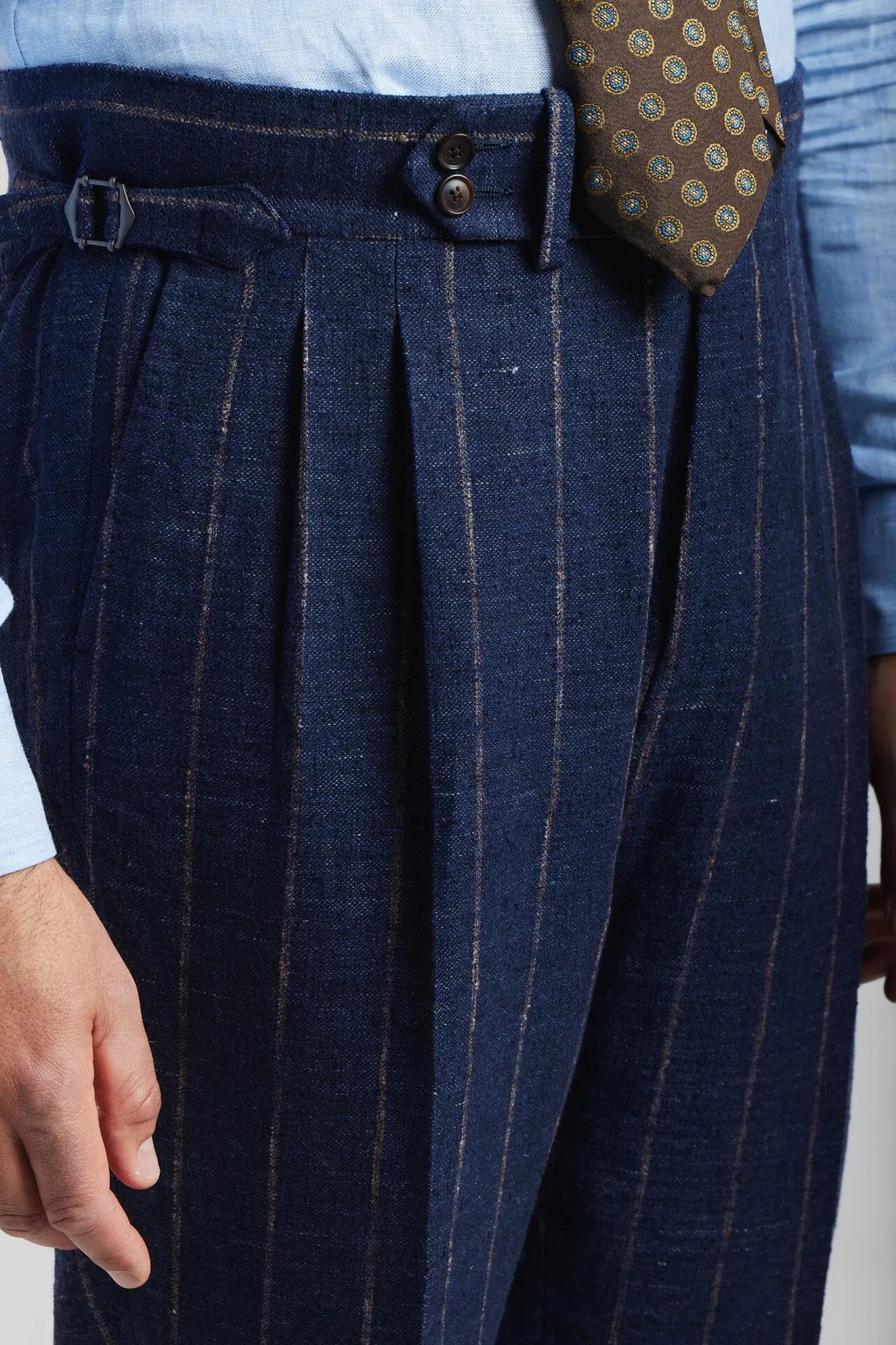 Navy blue double-breasted suit in Ferla fabric with a pinstripe pattern