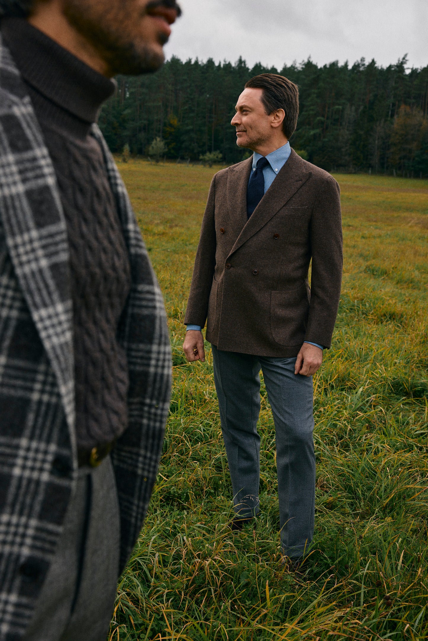 Brązowa dwurzędowa marynarka ze szczotkowanej wełny