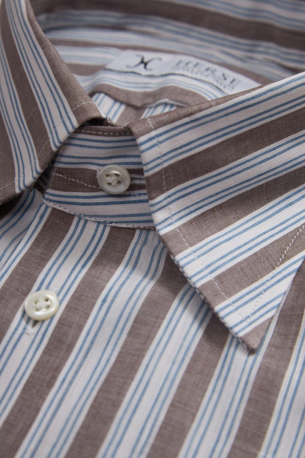 Linen striped shirt with a cutaway collar