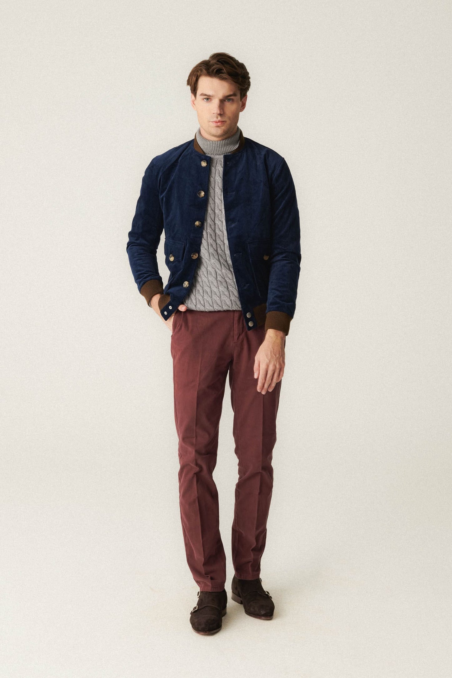 Bordowe spodnie chino