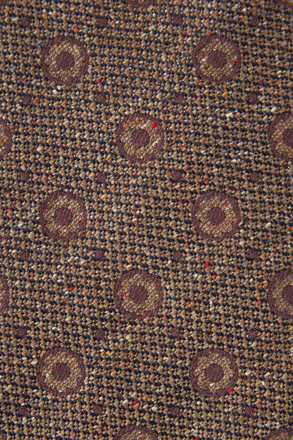 Geometric pattern tie made of raw silk, lined