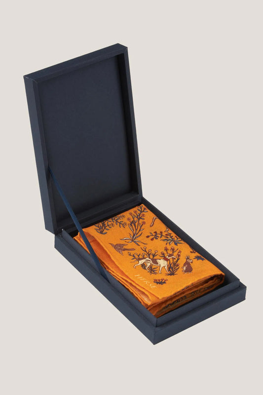 Pochette en laine et soie à médaillons