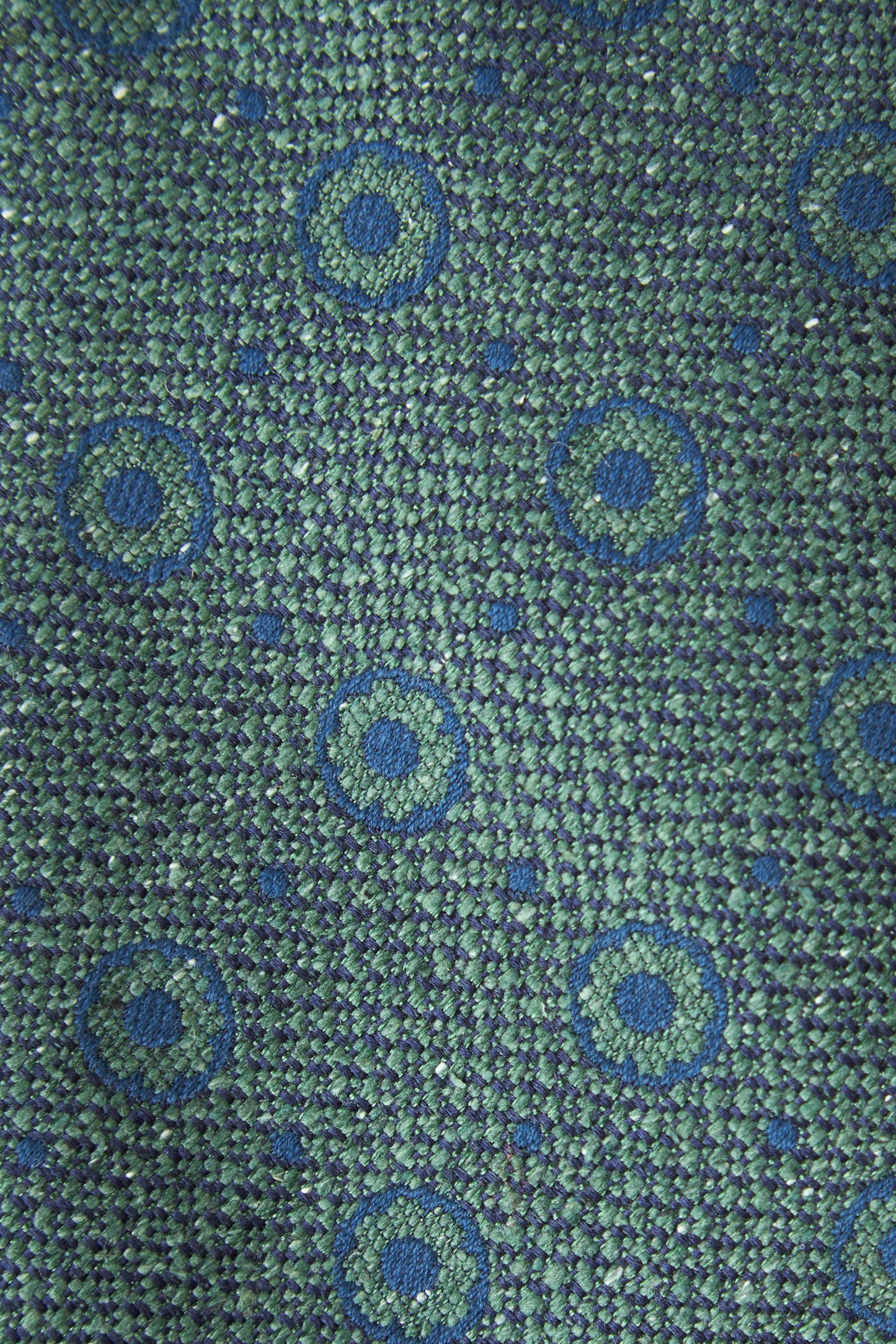 Cravate bordeaux clair à motifs géométriques en soie brute