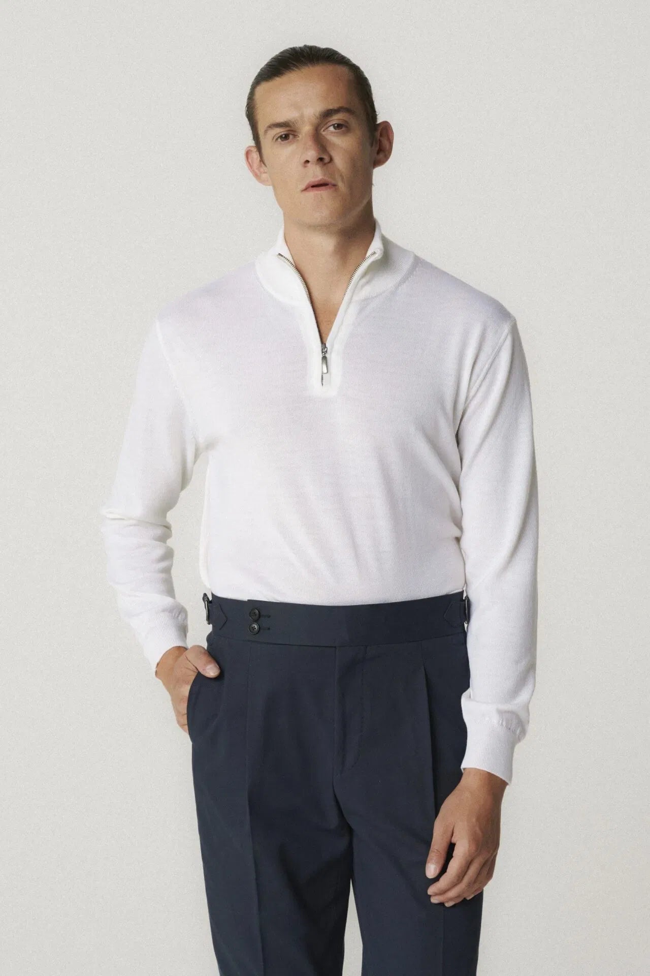 Sweater with a zipper up to the neck 