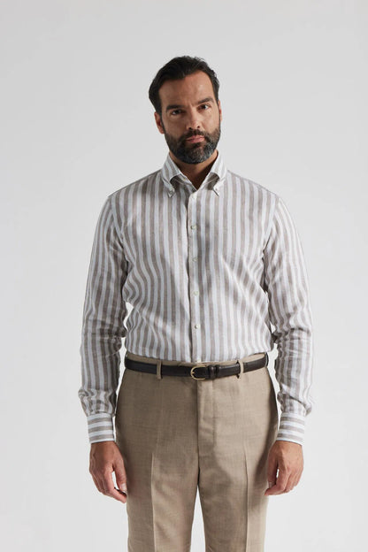 Chemise boutonnée en lin marron à rayures