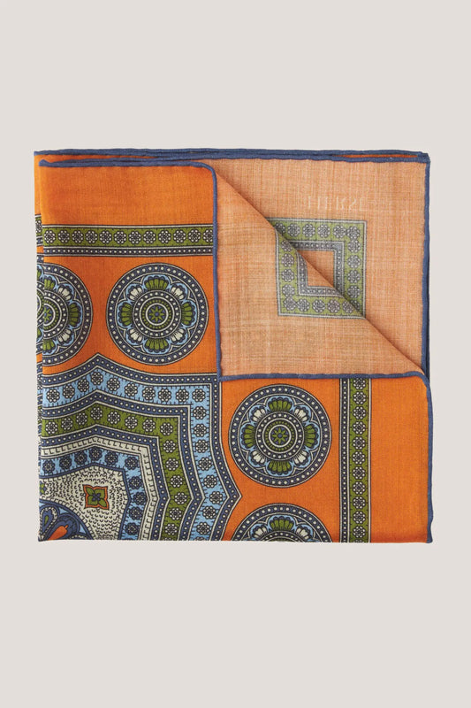 Pochette en laine et soie à médaillons