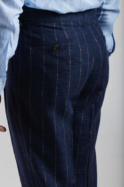 Navy blue double-breasted suit in Ferla fabric with a pinstripe pattern