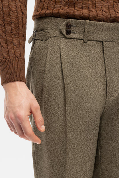 Jasnozielone spodnie wełniane z dwiema zakładkami