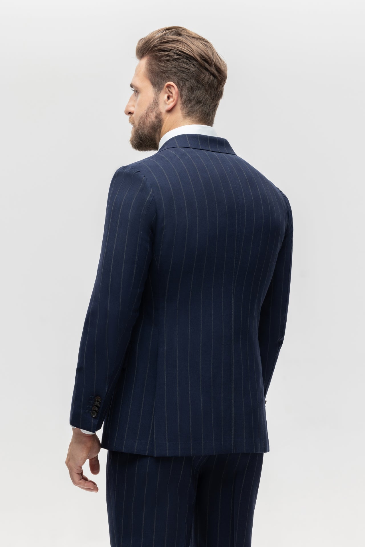 Costume bleu marine croisé à rayures fines 4 plis