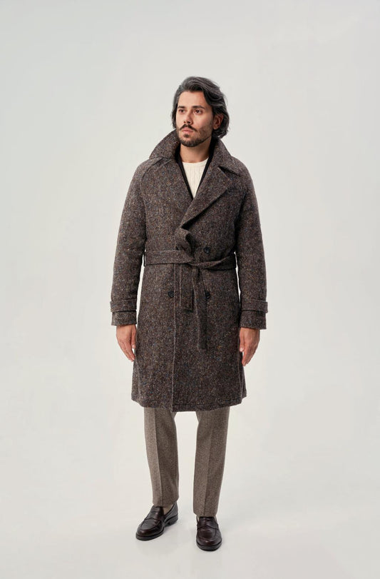 Double-breasted raglan coat in Donegal Tweed