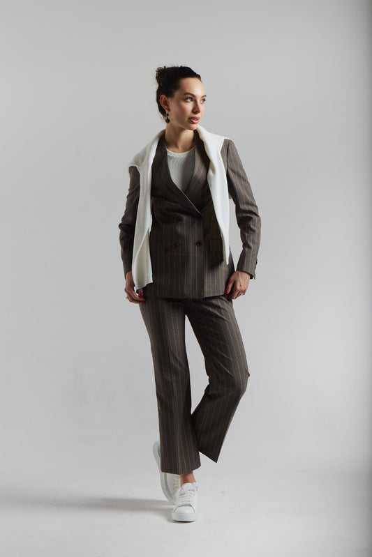 Costume marron à rayures