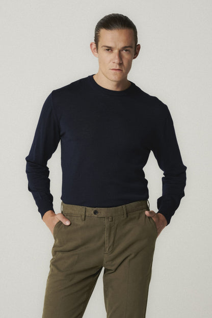 Col rond classique bleu marine 
