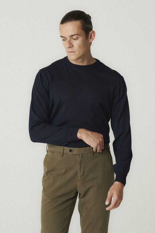Col rond classique bleu marine 