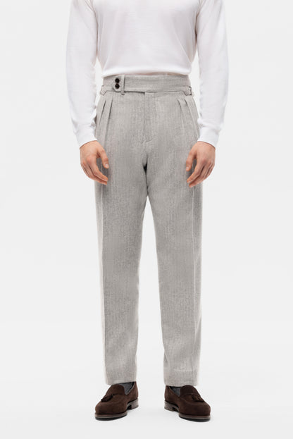 Jasnoszary garnitur z flaneli w prążek