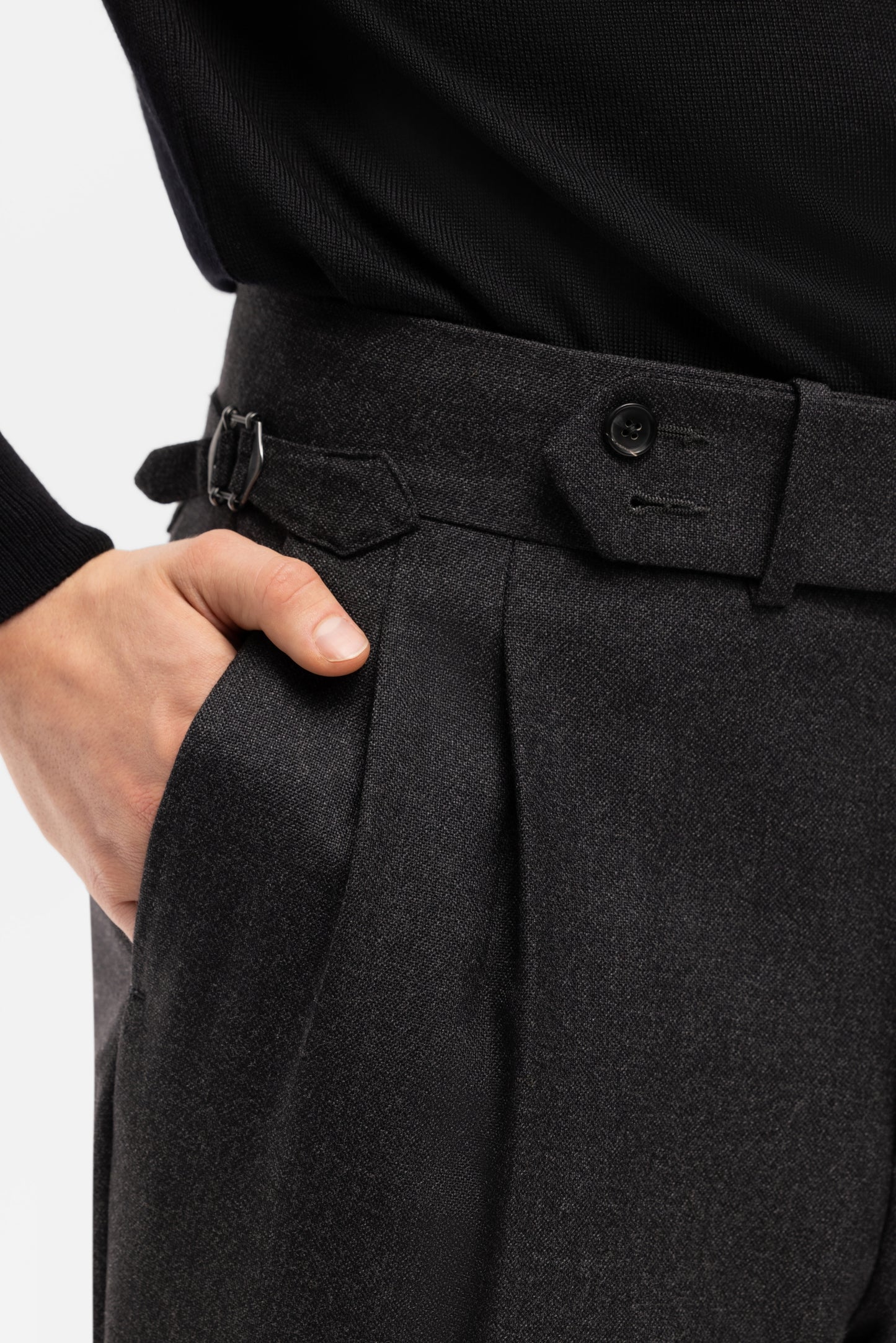 Grafitowy garnitur dwurzędowy z wełny