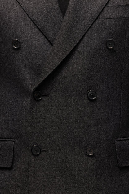 Grafitowy garnitur dwurzędowy z wełny