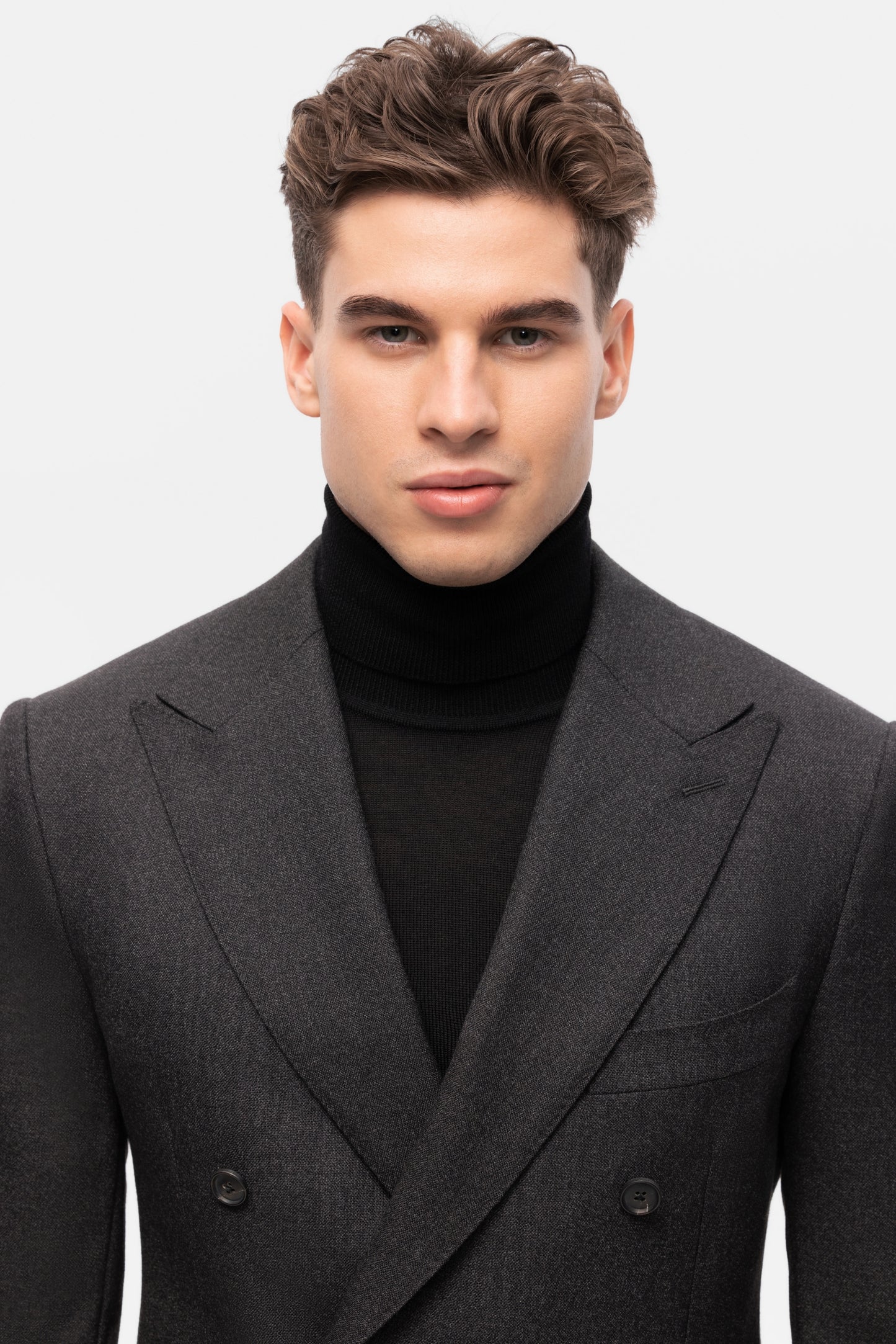 Grafitowy garnitur dwurzędowy z wełny