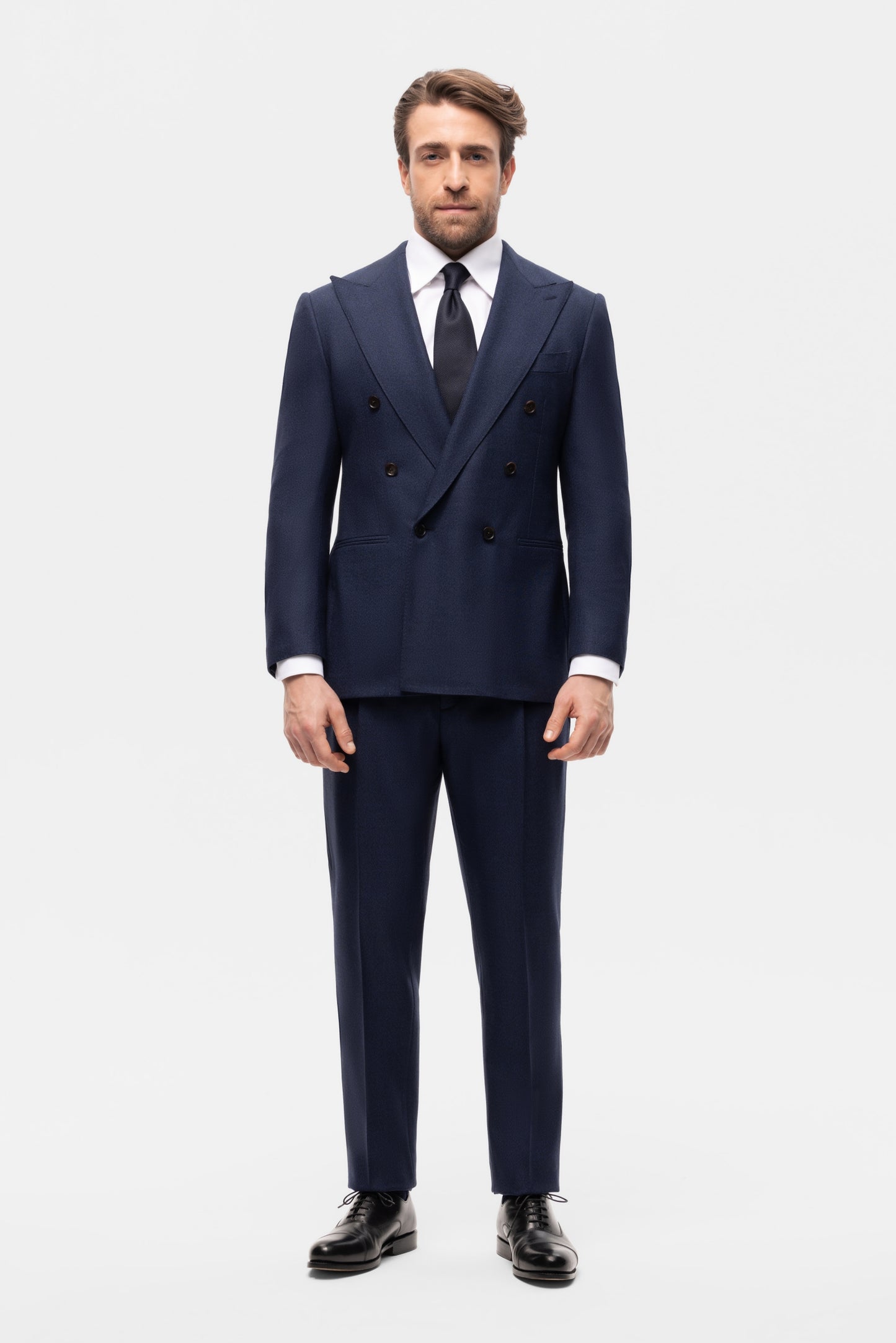 Jasnogranatowy garnitur dwurzędowy z wełny