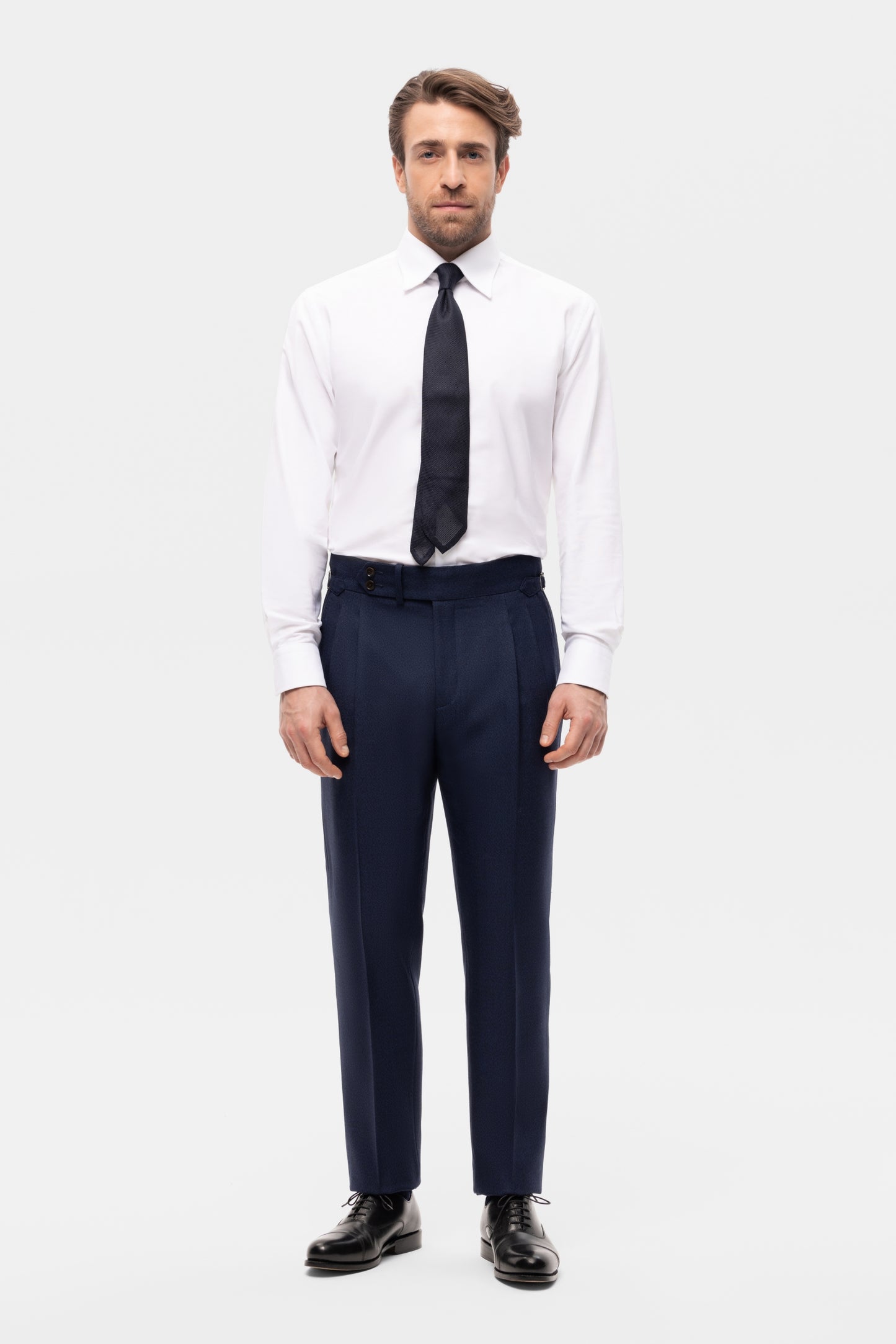 Jasnogranatowy garnitur dwurzędowy z wełny