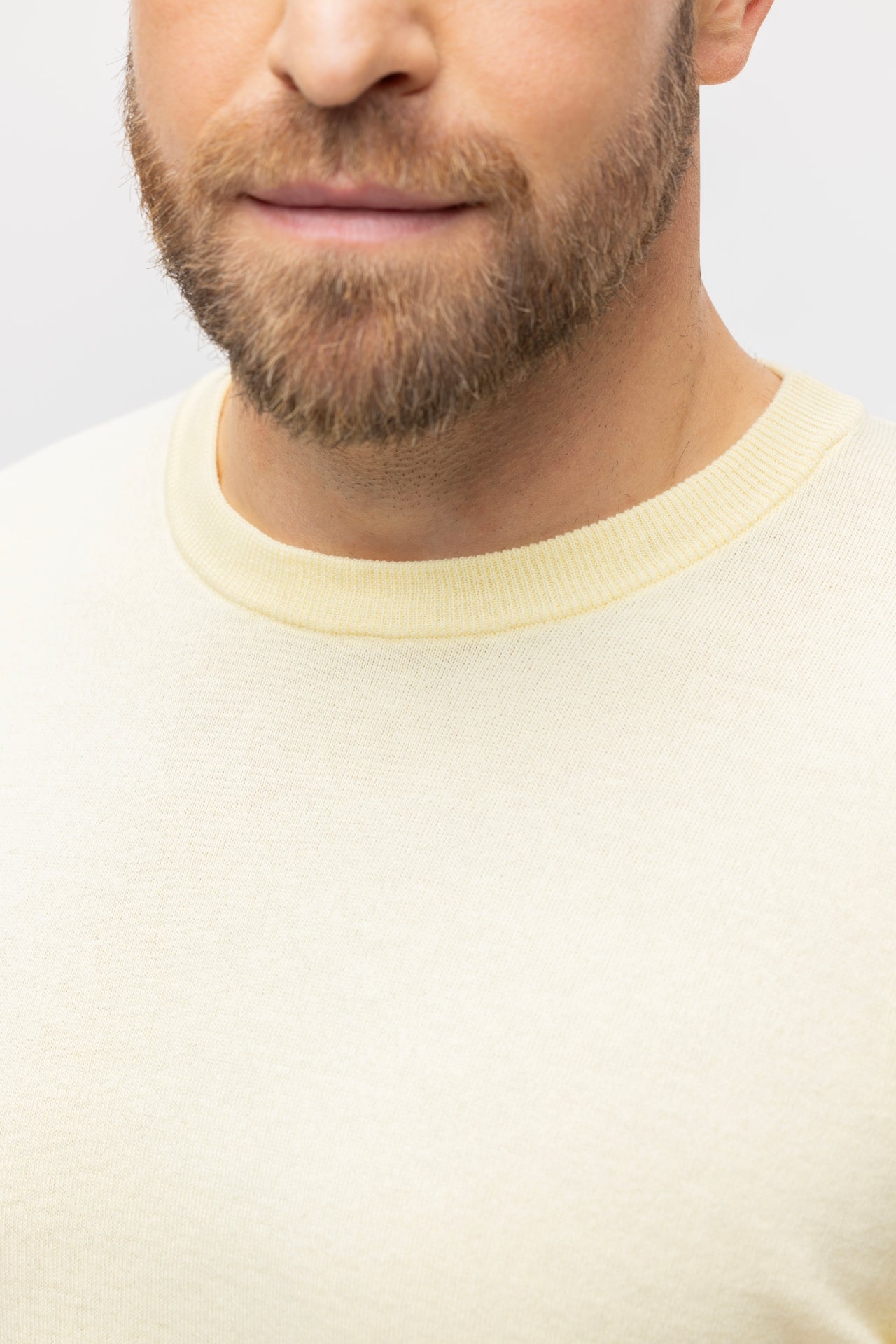 Żółta dzianinowa koszulka crew neck